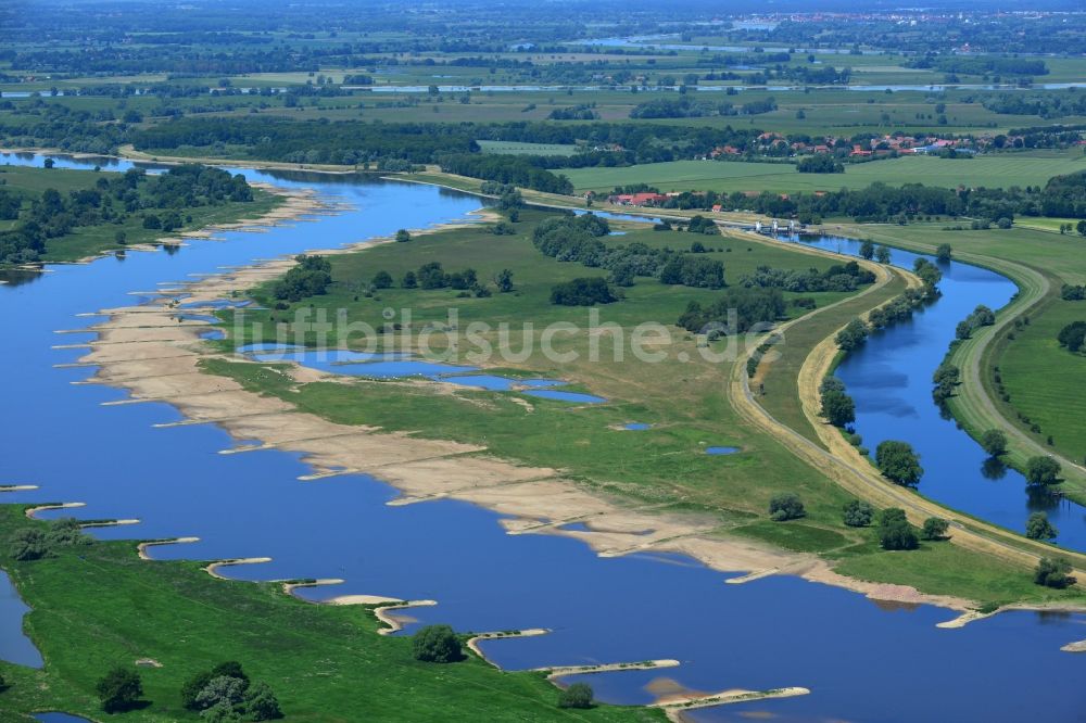 Luftbild Werben - Buhnen- Landschaft an den Uferbereichen des Flussverlaufes der Elbe in Werben im Bundesland Sachsen-Anhalt