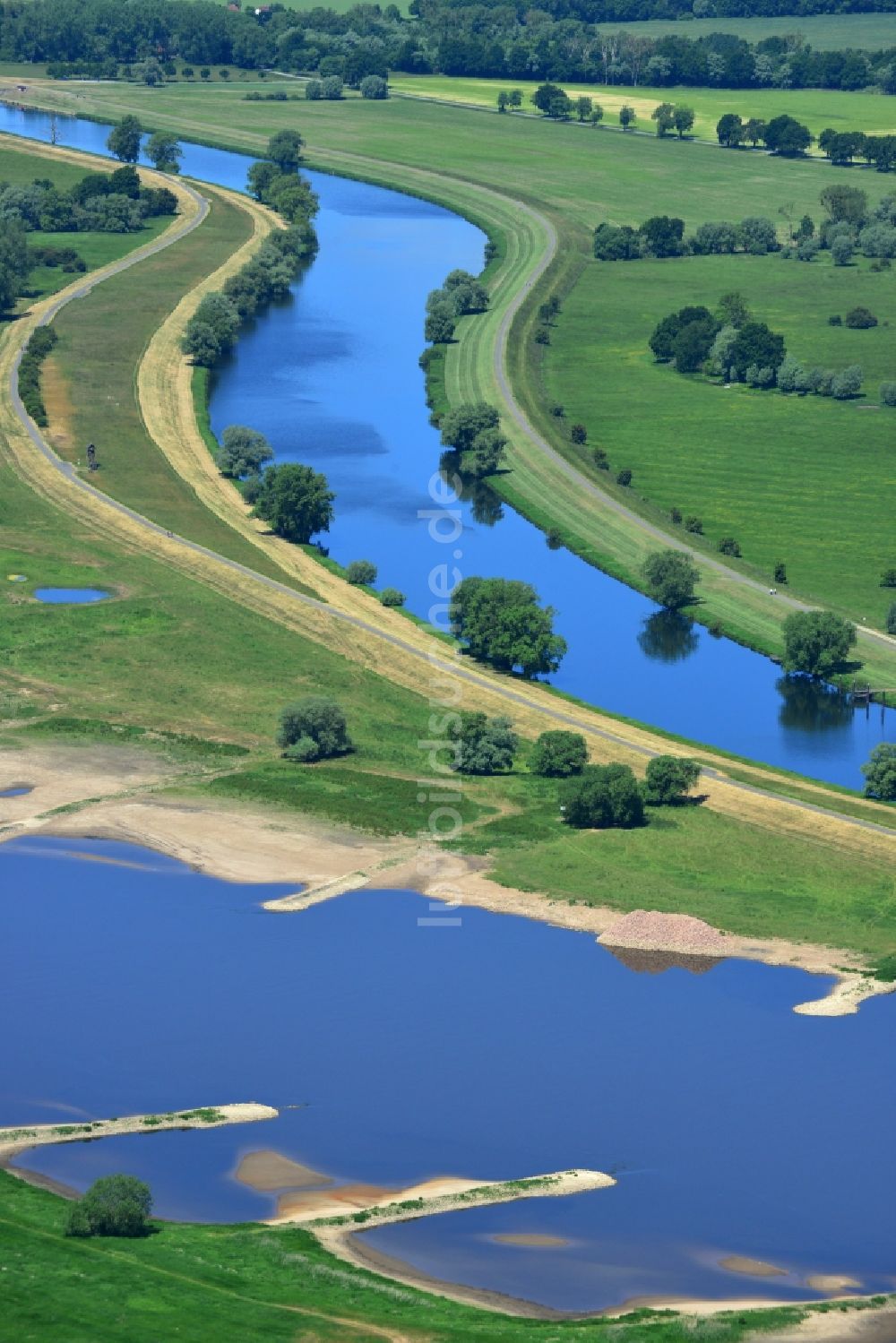 Luftbild Werben - Buhnen- Landschaft an den Uferbereichen des Flussverlaufes der Elbe in Werben im Bundesland Sachsen-Anhalt