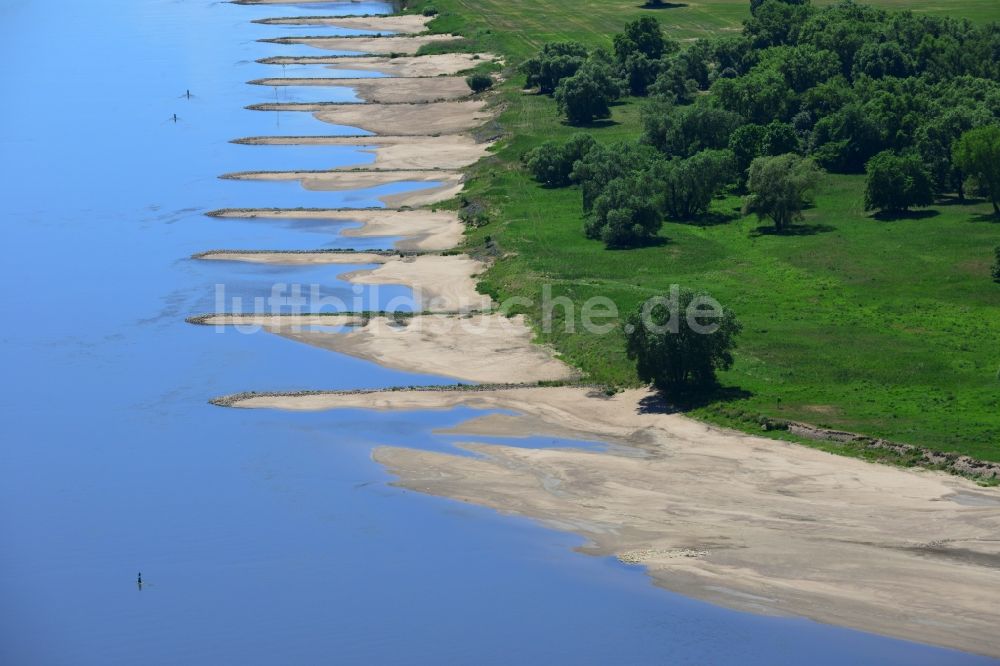 Luftbild Hansestadt Werben (Elbe) - Buhnen- Landschaft an den Uferbereichen des Flussverlaufes am Ufer der Elbe in Hansestadt Werben (Elbe) im Bundesland Sachsen-Anhalt