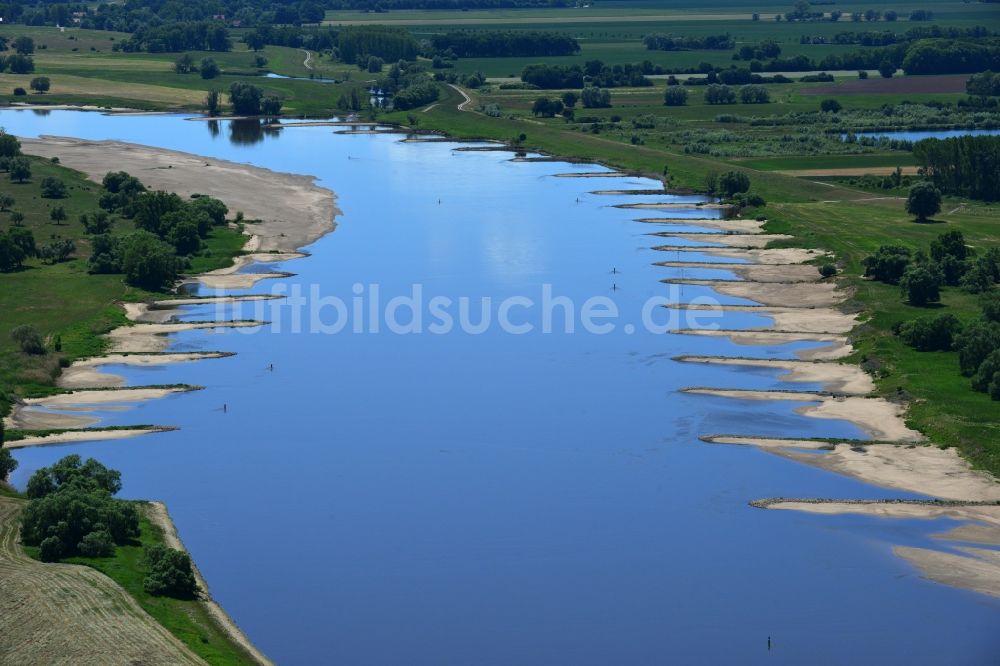 Luftaufnahme Hansestadt Werben (Elbe) - Buhnen- Landschaft an den Uferbereichen des Flussverlaufes am Ufer der Elbe in Hansestadt Werben (Elbe) im Bundesland Sachsen-Anhalt