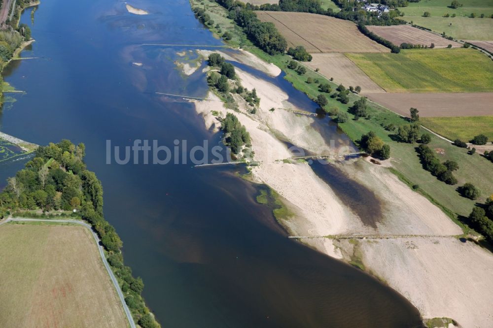 Luftaufnahme Denee - Buhnen- Landschaft an den Uferbereichen der Loire in Denee in Pays de la Loire, Frankreich