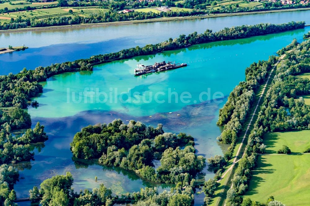 Rheinau aus der Vogelperspektive: Buhnen- Landschaft an den Uferbereichen am Oberrhein am Taubergießen Flussverlaufes in Rheinau im Bundesland Baden-Württemberg, Deutschland