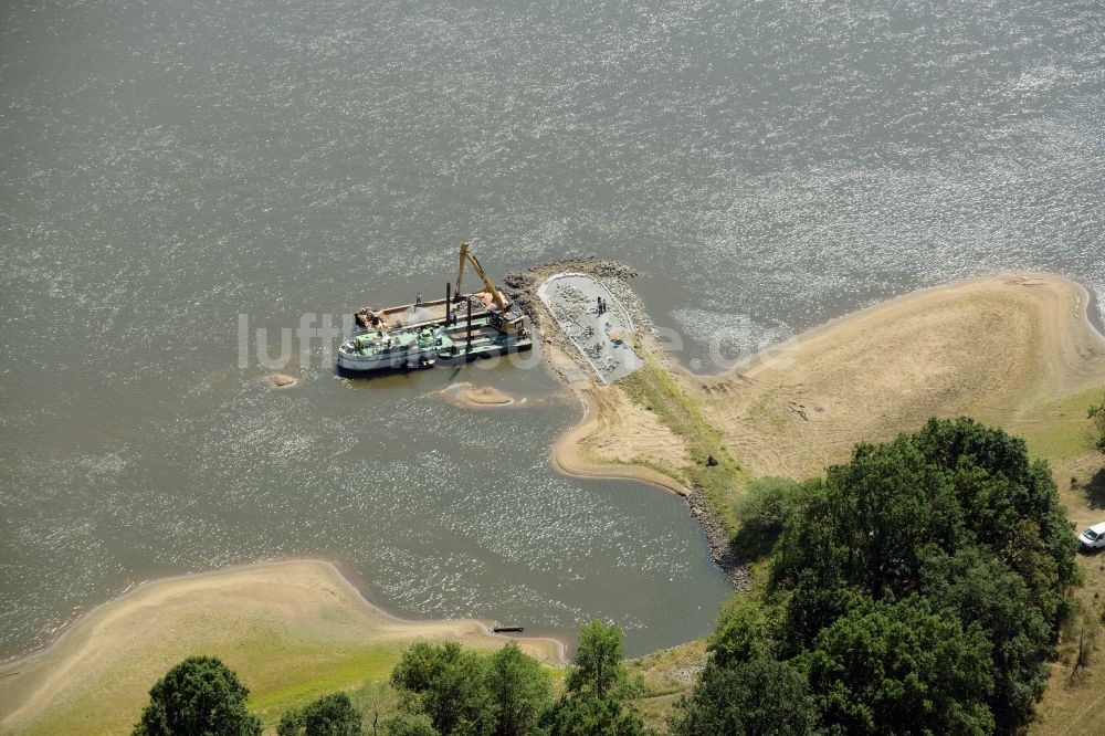 Frankfurt (Oder) von oben - Buhnen- Landschaft an den Uferbereichen der Oder Flussverlaufes in Frankfurt (Oder) im Bundesland Brandenburg