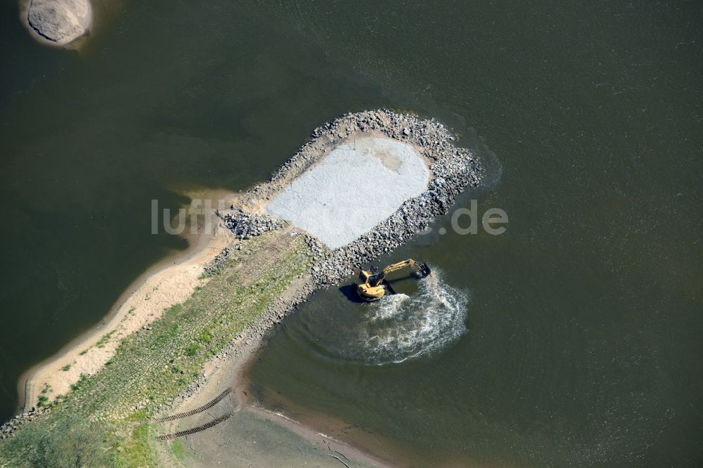 Luftaufnahme Frankfurt (Oder) - Buhnen- Landschaft an den Uferbereichen der Oder Flussverlaufes in Frankfurt (Oder) im Bundesland Brandenburg