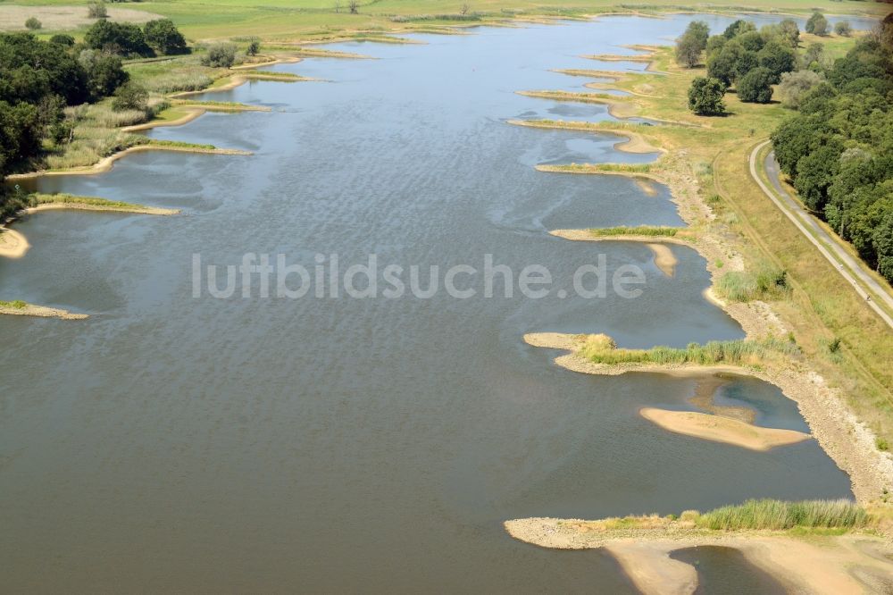 Luftaufnahme Frankfurt (Oder) - Buhnen- Landschaft an den Uferbereichen der Oder an den Oderwiesen Flussverlaufes in Frankfurt (Oder) im Bundesland Brandenburg