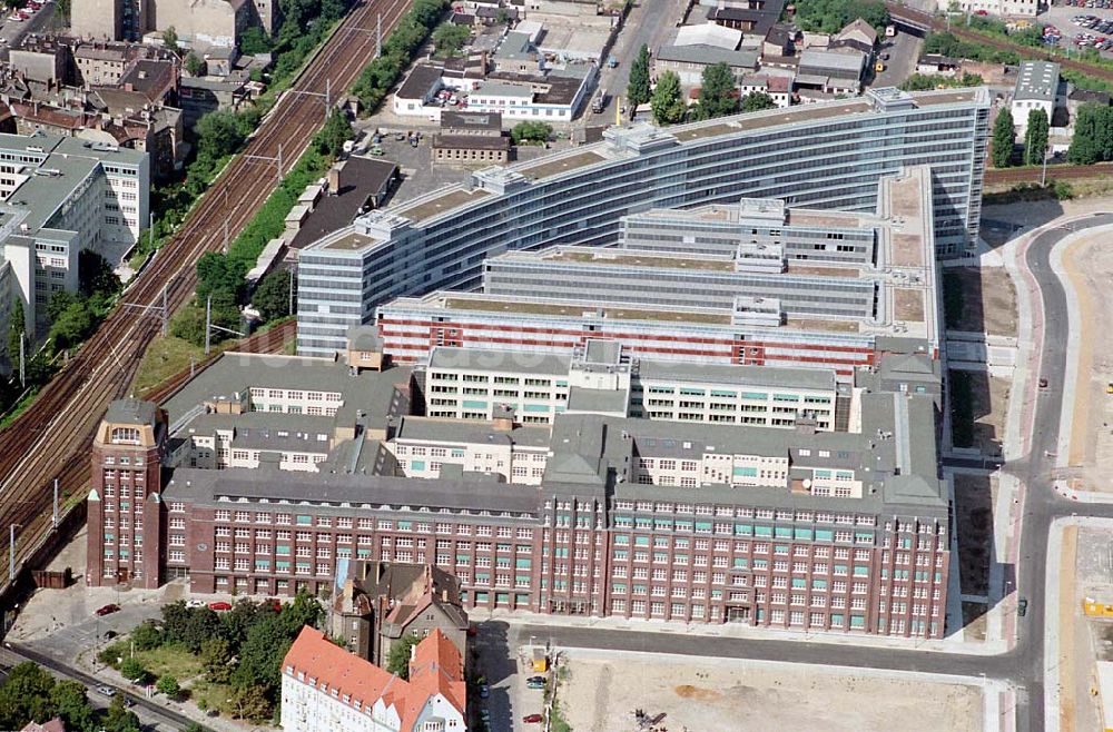 Berlin aus der Vogelperspektive: 05.08.1995 Bundesanstalt für Angestellte- Neubau am Bahnhof Ostkreuz