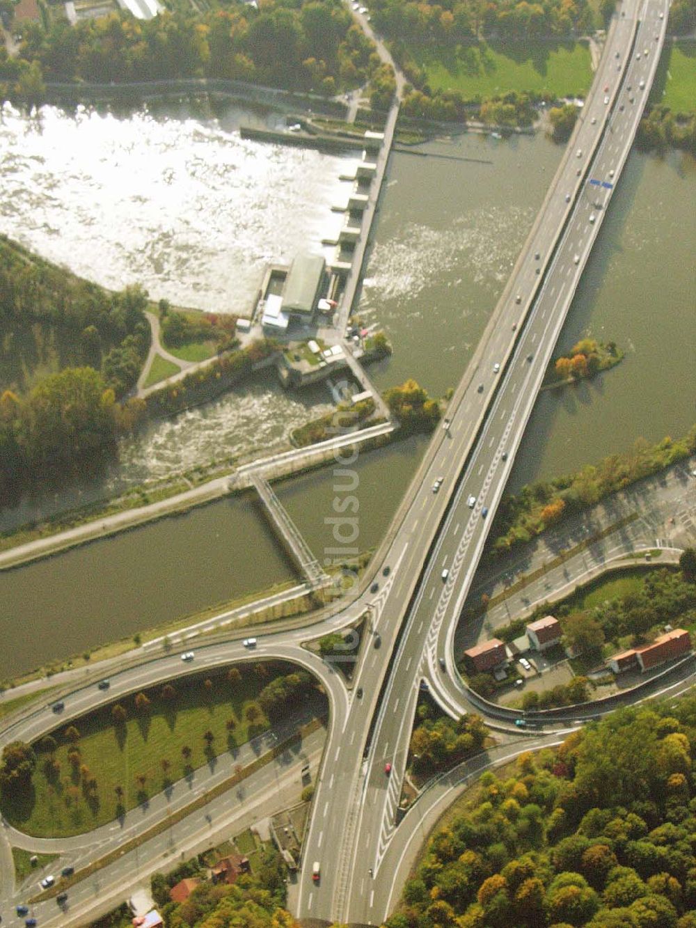 Luftbild Dingolfing - Bundesautobahn A92 über die Isar