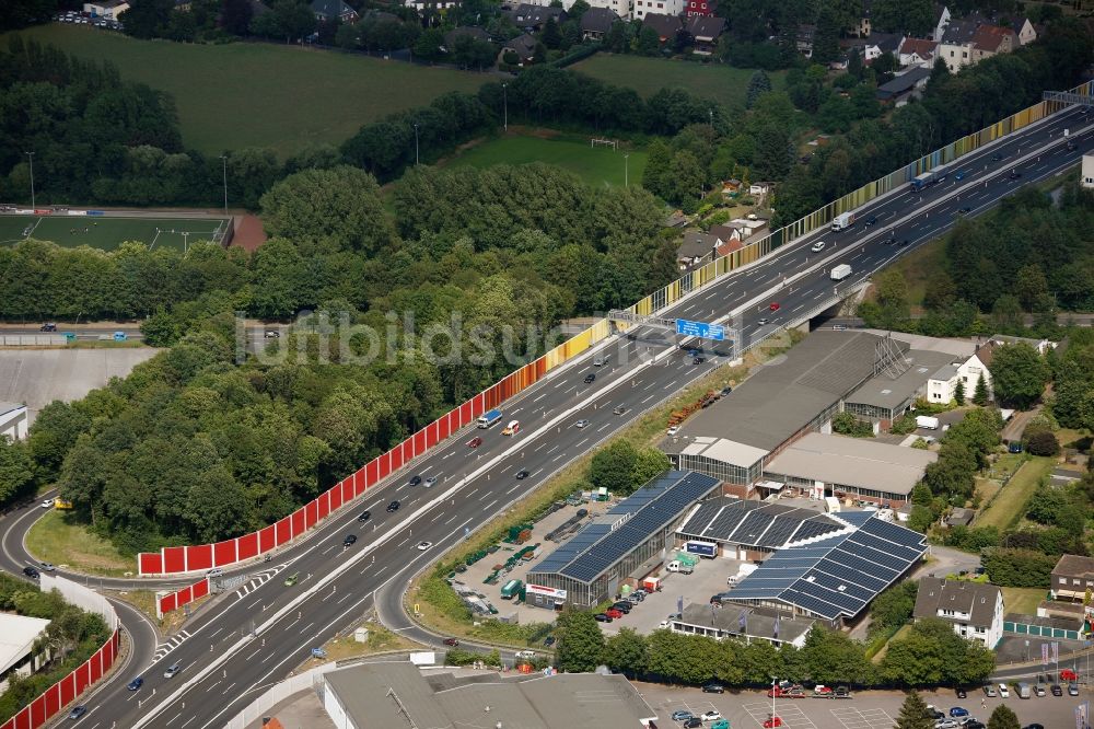 Essen aus der Vogelperspektive: Bundesautobahn 40 in Essen im Bundesland Nordrhein-Westfalen