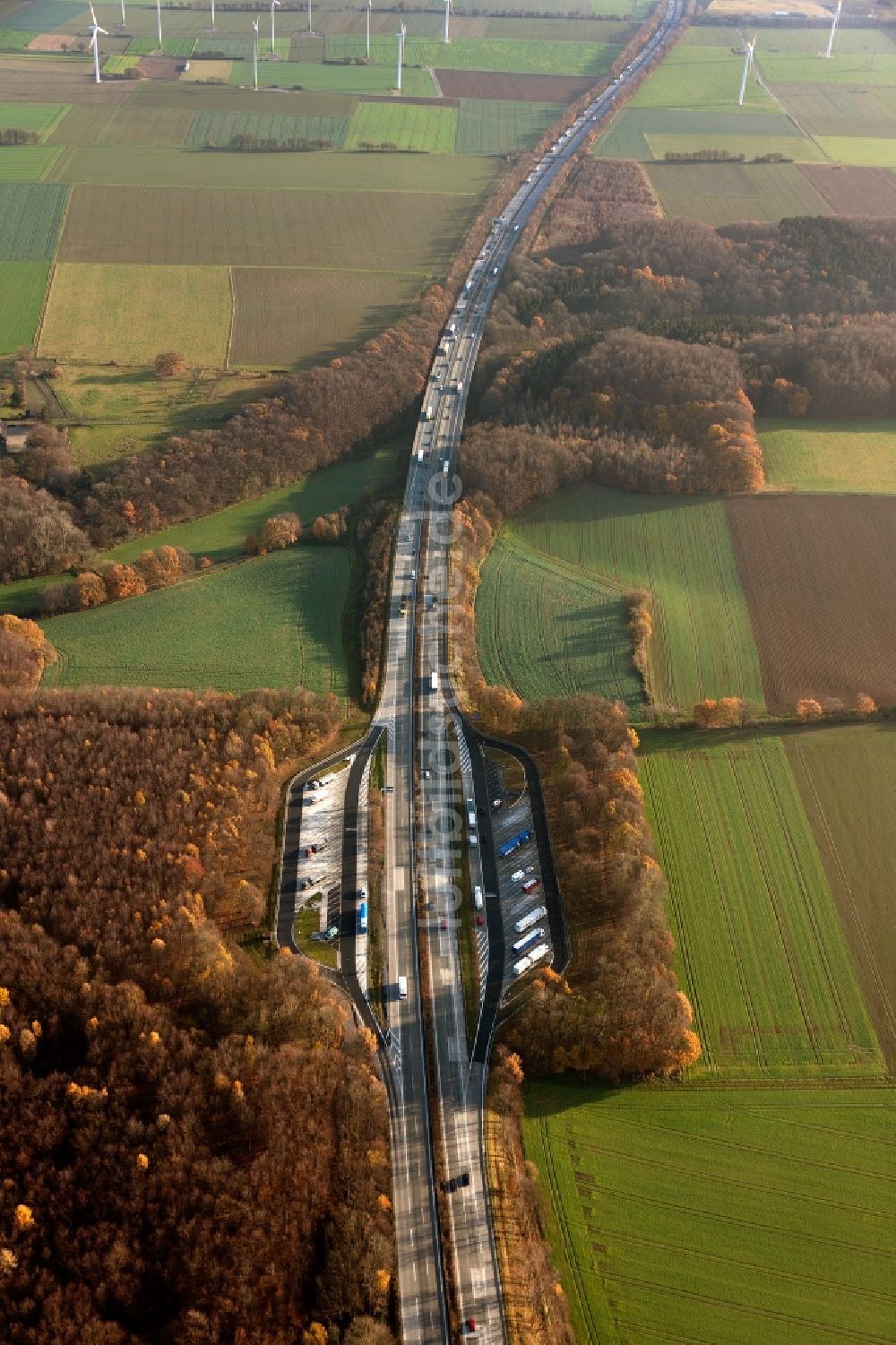 Unna aus der Vogelperspektive: Bundesautobahn 44 und die Europastraße 331 in Unna im Bundesland Nordrhein-Westfalen