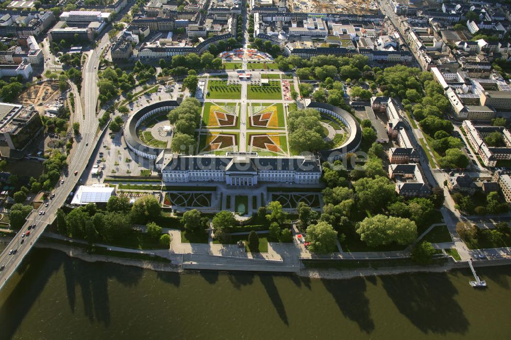 Koblenz aus der Vogelperspektive: Bundesgartenschau Buga 2011 am Kurfürstlichen Schloss in Koblenz