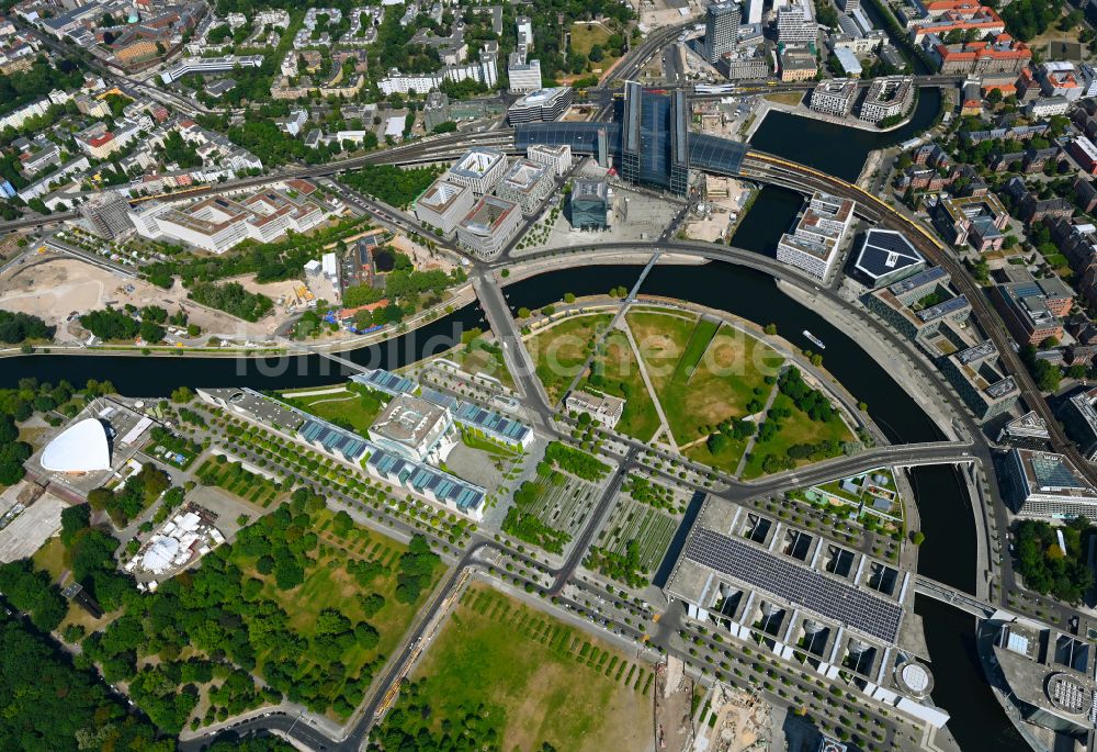 Berlin von oben - Bundeskanzleramt, Paul- Löbe- Haus und Reichstag am Spreebogen im Regierungsviertel in Berlin, Deutschland