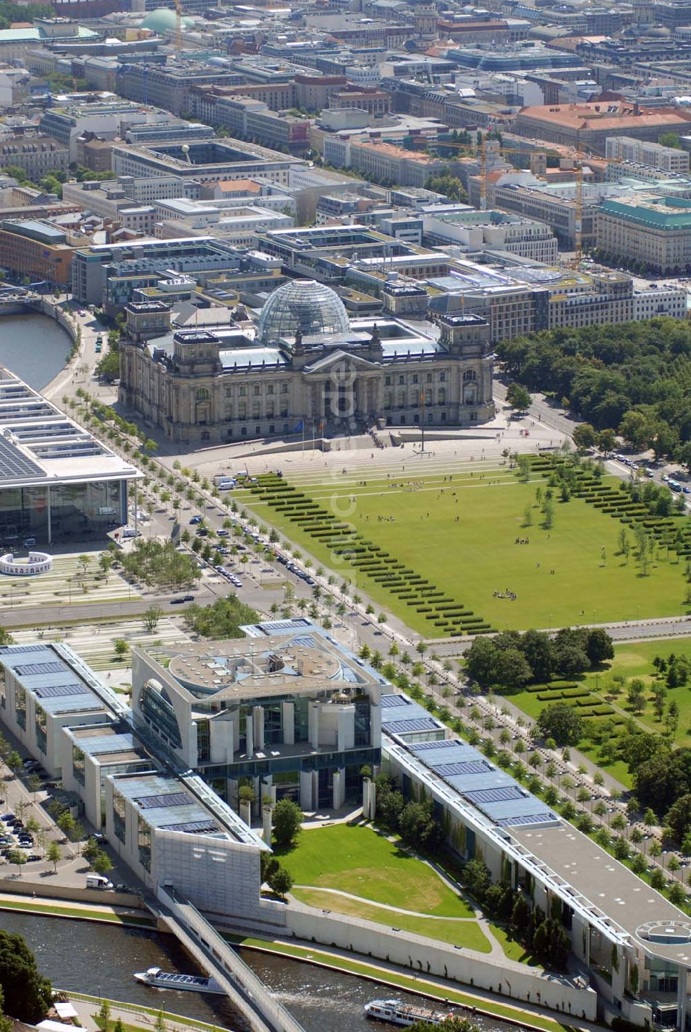 Berlin von oben - Bundeskanzleramt und Regierungsviertel in Berlin