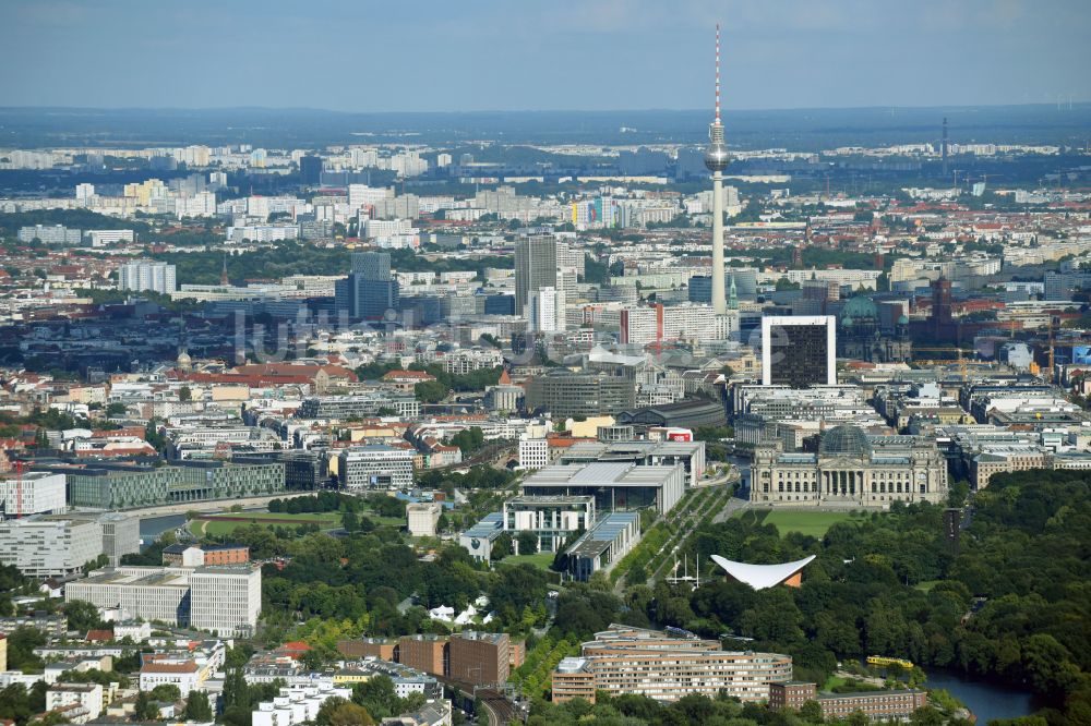 Berlin aus der Vogelperspektive: Bundeskanzleramt und Regierungsviertel im Ortsteil Tiergarten in Berlin, Deutschland