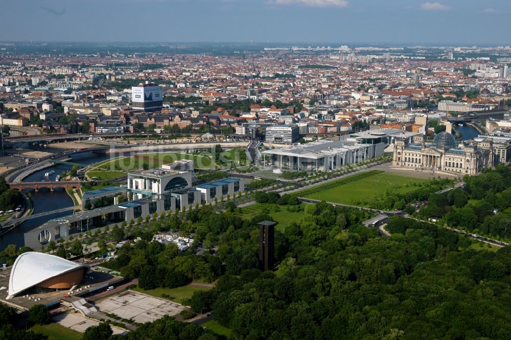 Luftbild Berlin - Bundeskanzleramt im Regierungsviertel am Ufer der Spree am Spreebogen in Berlin Tiergarten