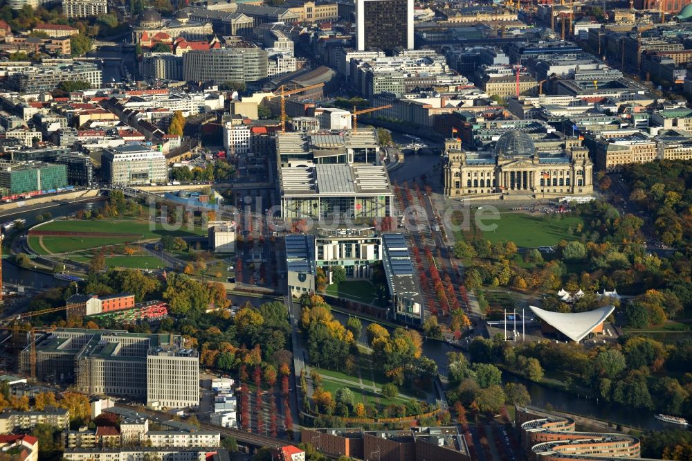 Berlin von oben - Bundeskanzleramt zwischen Spree und Tiergarten am Spreebogens des Berliner Regierungsviertel im Zentrum der deutschen Hauptstadt Berlin