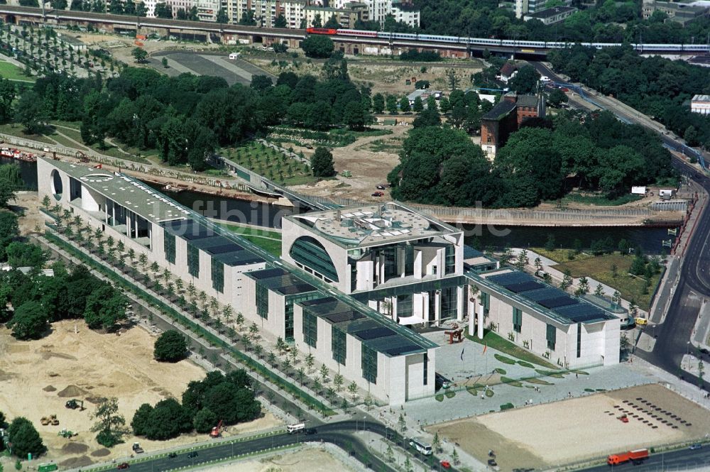 Berlin aus der Vogelperspektive: Bundeskanzleramt zwischen Spree und Tiergarten am Spreebogens des Berliner Regierungsviertel im Zentrum der deutschen Hauptstadt Berlin