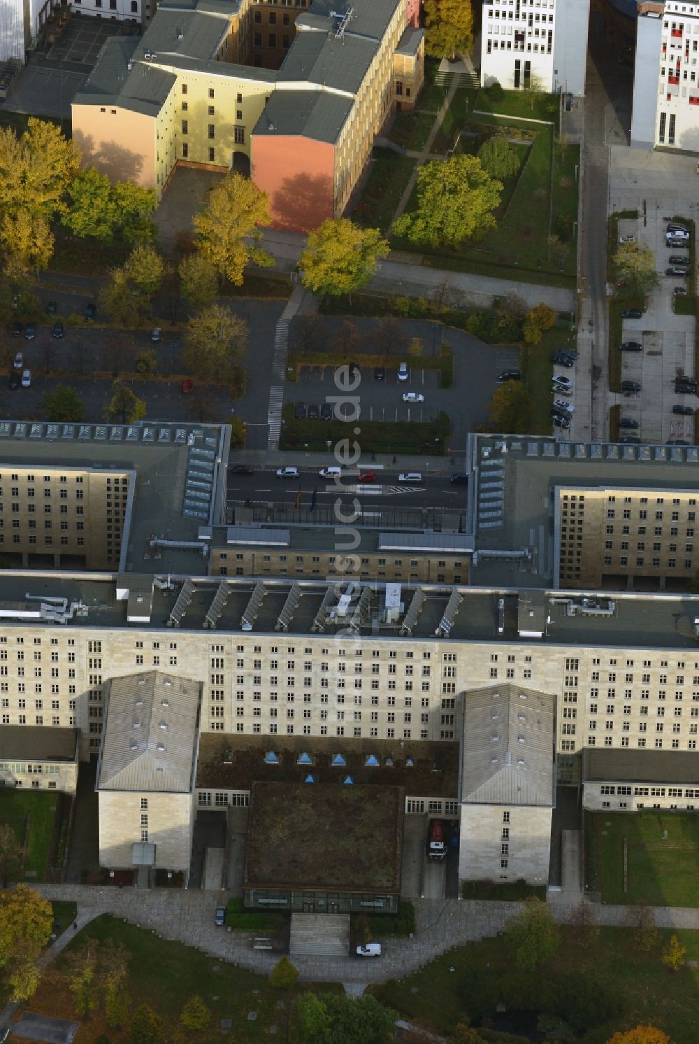 Berlin von oben - Bundesministerium der Finanzen / Finanzministerium an der Wilhelmstraße in Berlin - Mitte