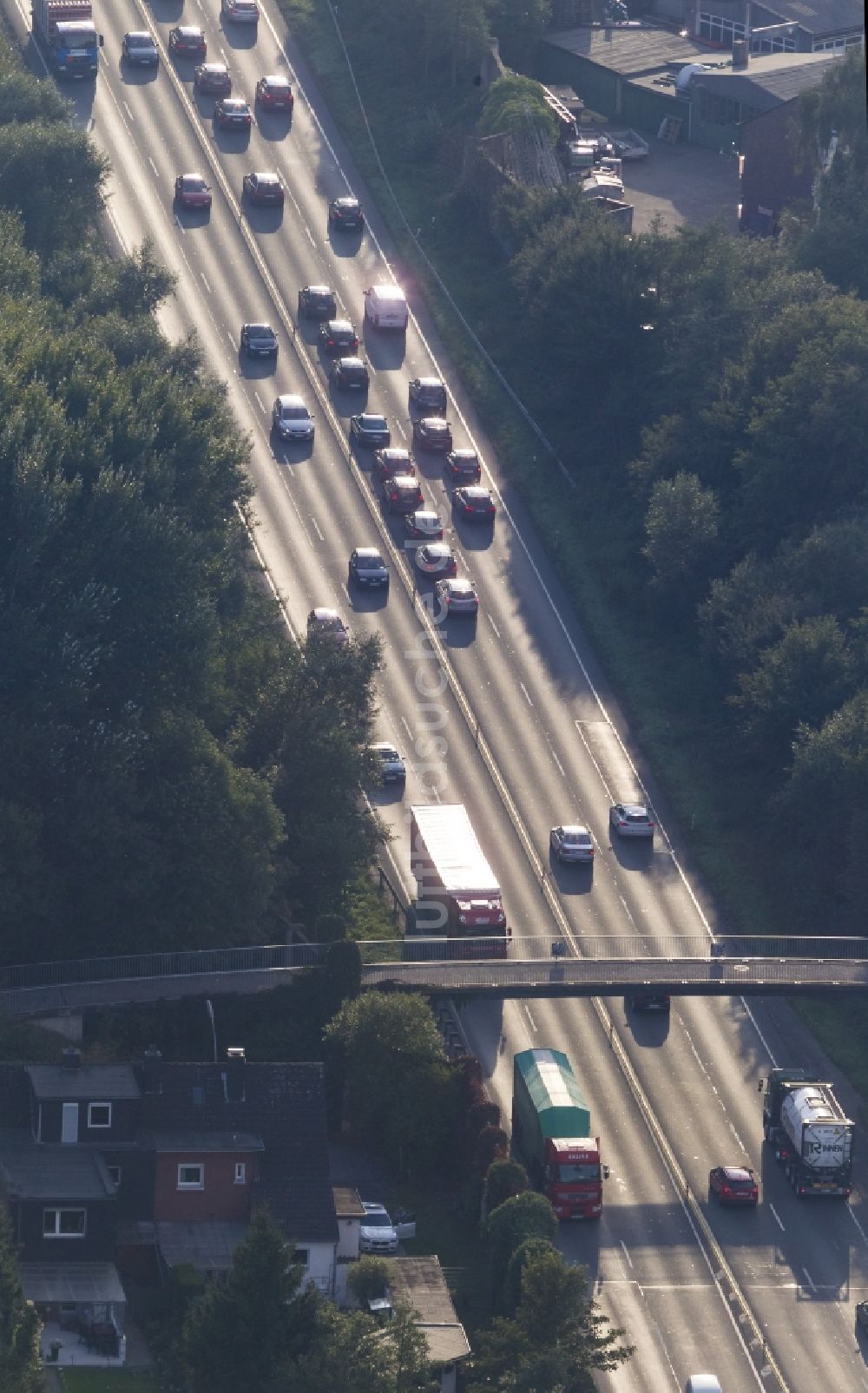 Gelsenkirchen aus der Vogelperspektive: Bundesstraße auf dem Stadtgebiet Gladbeck bei Gelsenkirchen im Ruhrgebiet in Nordrhein-Westfalen