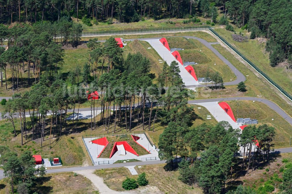Luftaufnahme Biesenthal - Bunker- Gebaudekomplex und Munitionsdepot auf dem militarischen Übungsgelande der Polizei in Biesenthal im Bundesland Brandenburg, Deutschland