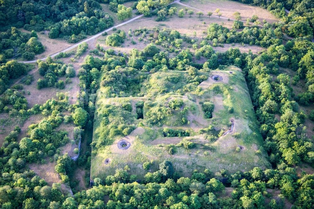 Lucey aus der Vogelperspektive: Bunker- Gebäudekomplex Fort de Lucey in Lucey in Grand Est, Frankreich