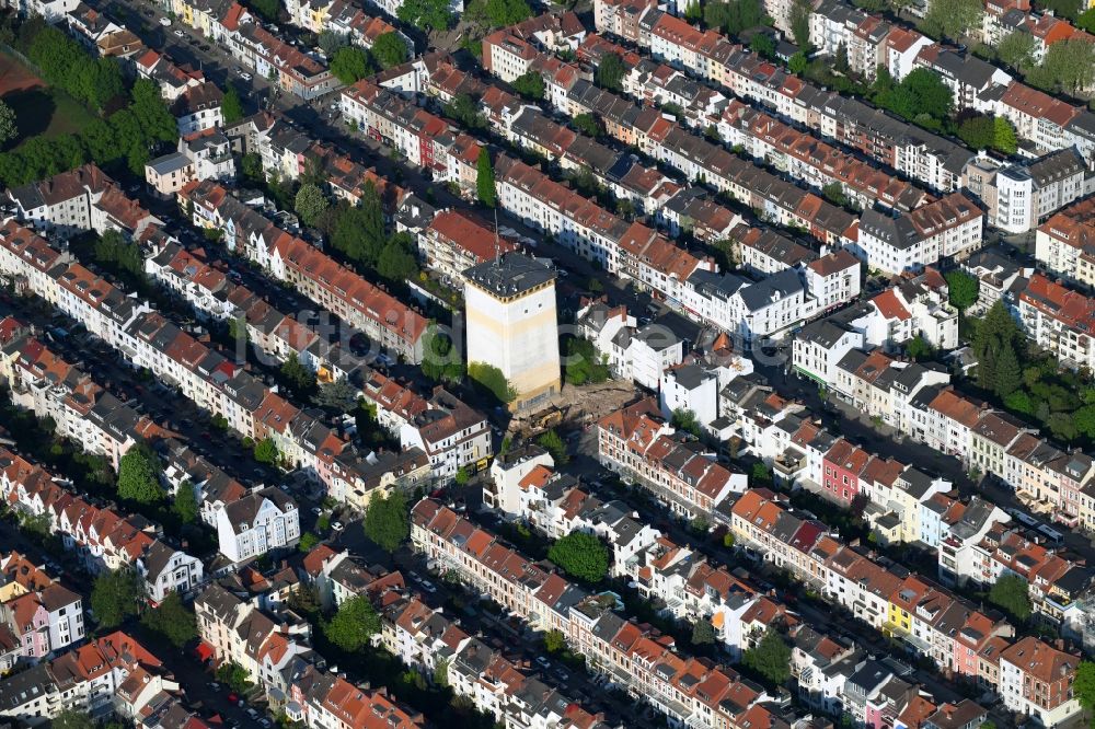 Bremen aus der Vogelperspektive: Bunker- Gebäudekomplex Hochbunker an der Neanderstraße in Bremen, Deutschland