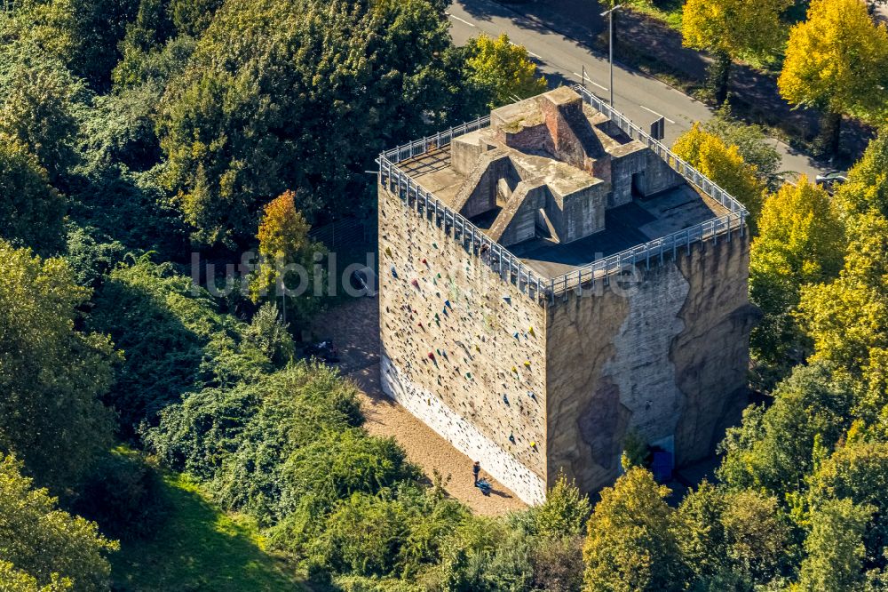 Luftbild Duisburg - Bunker- Gebäudekomplex mit Kletterwänden des Kletterverein Duisburg e. V. in Duisburg im Bundesland Nordrhein-Westfalen, Deutschland