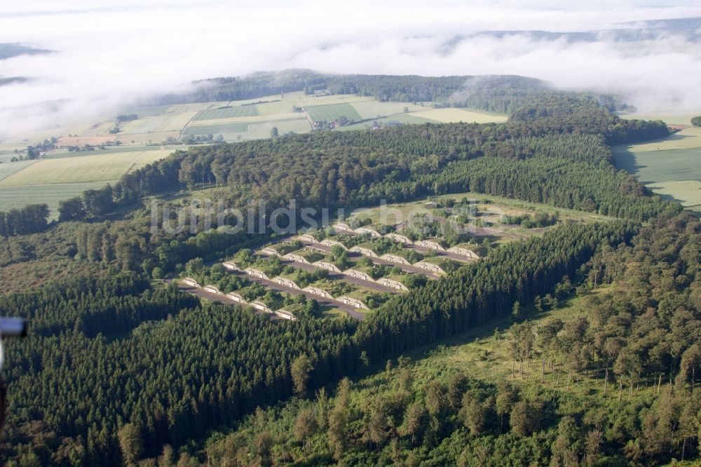 Luftaufnahme Brakel - Bunker- Gebäudekomplex und Munitionsdepot auf dem militärischen Übungsgelände im Ortsteil Bellersen in Brakel im Bundesland Nordrhein-Westfalen