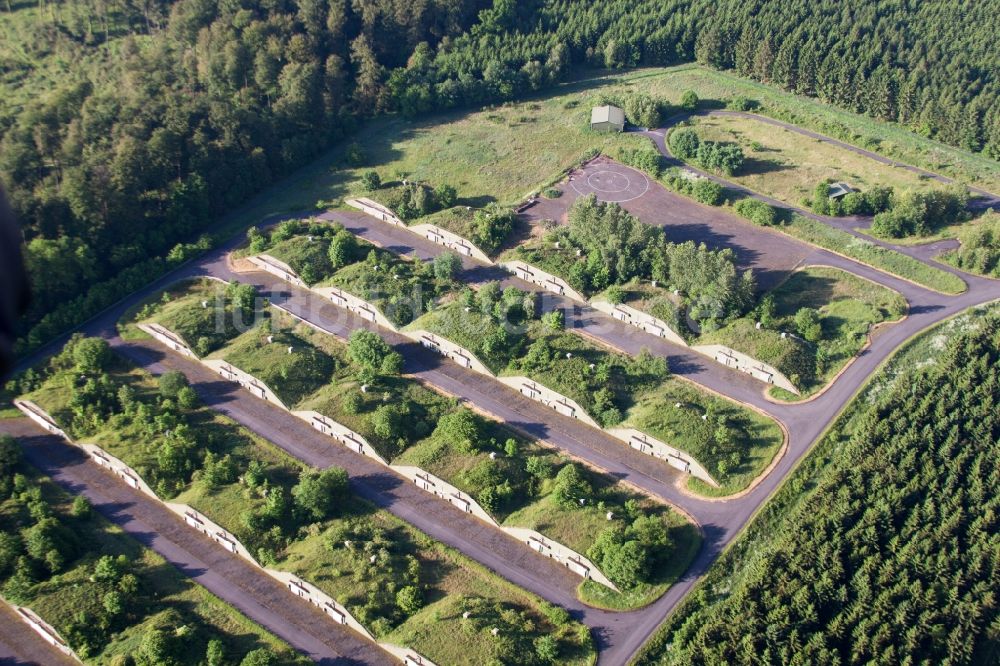 Brakel von oben - Bunker- Gebäudekomplex und Munitionsdepot auf dem militärischen Übungsgelände im Ortsteil Bellersen in Brakel im Bundesland Nordrhein-Westfalen