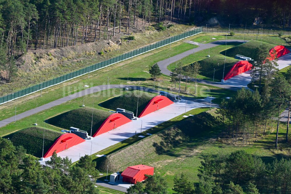 Luftaufnahme Biesenthal - Bunker- Gebäudekomplex und Munitionsdepot auf dem militärischen Übungsgelände der Polizei in Biesenthal im Bundesland Brandenburg, Deutschland