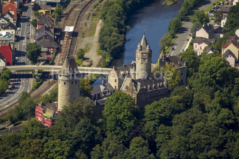 Altena aus der Vogelperspektive: Burg Altena im Sauerland bei Altena im Bundesland Nordrhein-Westfalen NRW