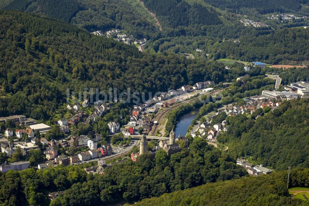 Altena von oben - Burg Altena im Sauerland bei Altena im Bundesland Nordrhein-Westfalen NRW