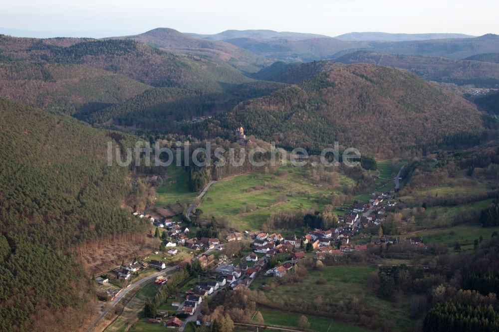 Erlenbach bei Dahn aus der Vogelperspektive: Burg Berwartstein in Erlenbach bei Dahn im Bundesland Rheinland-Pfalz