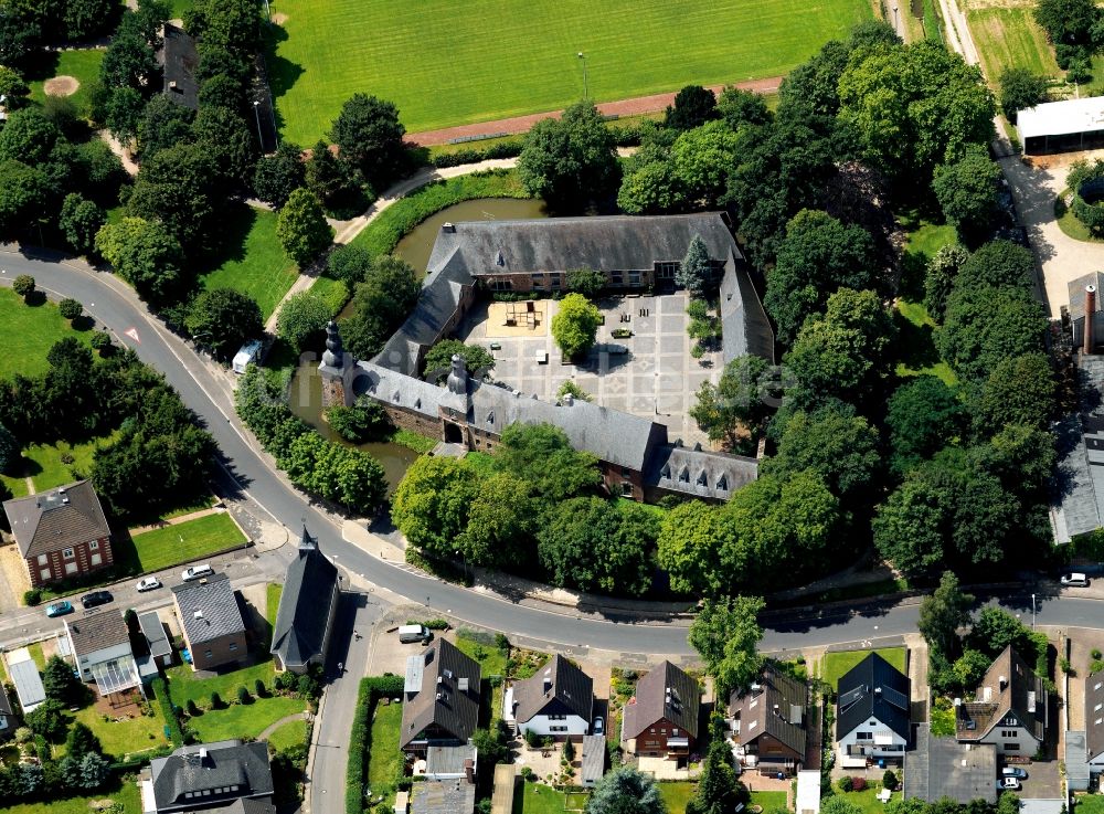 Birgel aus der Vogelperspektive: Burg Birgel im Stadtteil Birgel in Düren im Bundesland Nordrhein-Westfalen