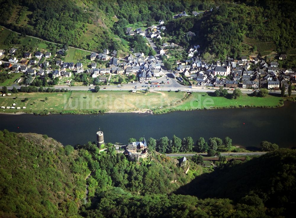 Münstermaifeld aus der Vogelperspektive: Burg Bischofstein in Münstermaifeld im Bundesland Rheinland-Pfalz