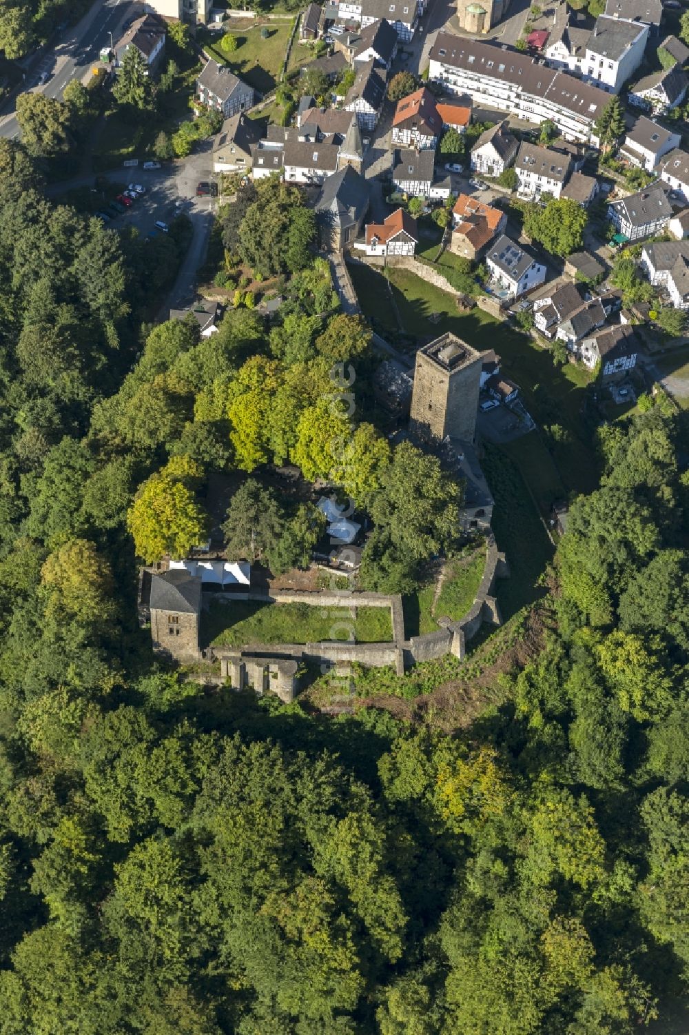 Hattingen von oben - Burg Blankenstein bei Hattingen im Ruhrgebiet in Nordrhein-Westfalen.