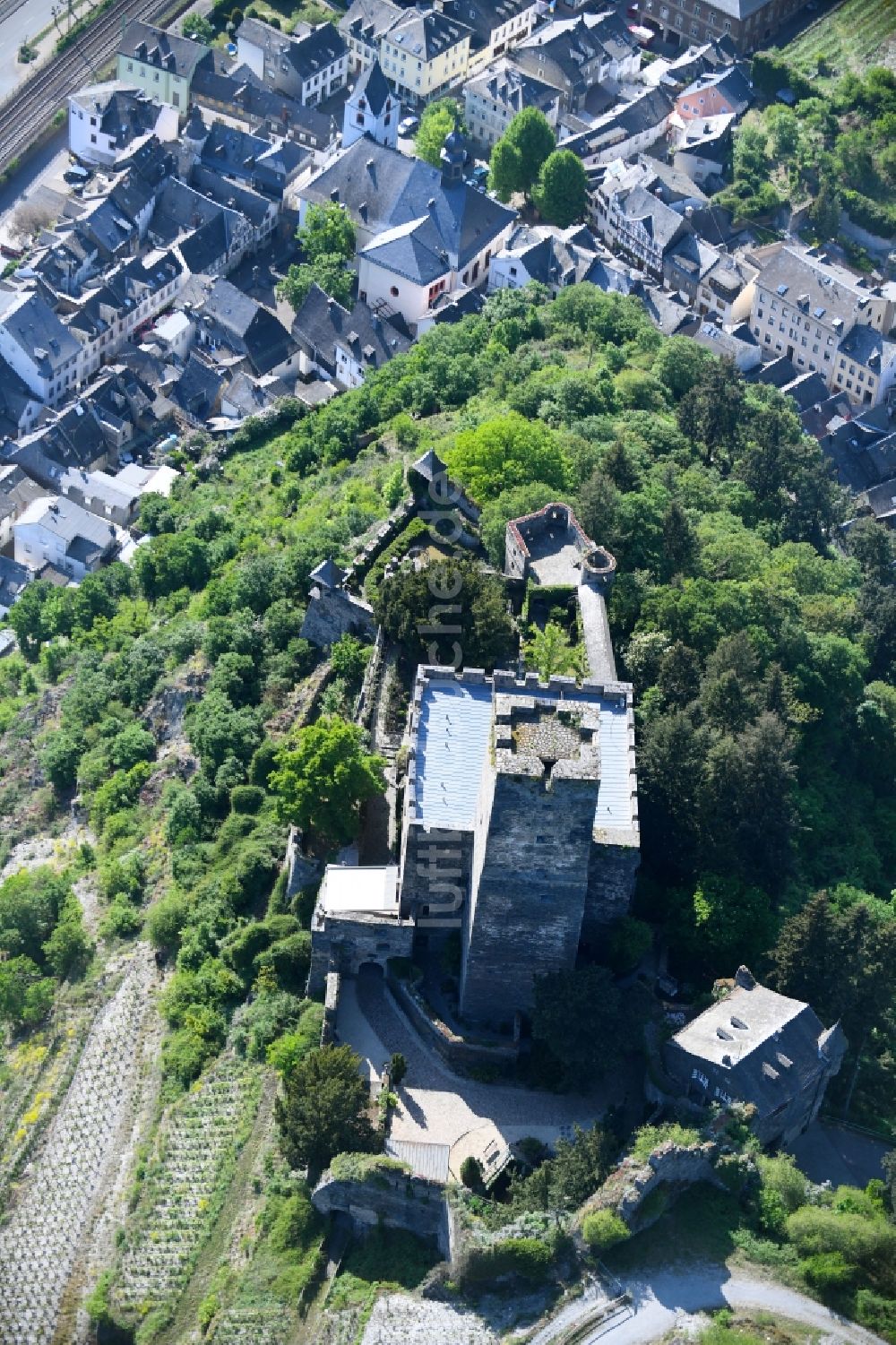 Kaub von oben - Burg Burg Gutenfels am Schlossweg in Kaub im Bundesland Rheinland-Pfalz, Deutschland