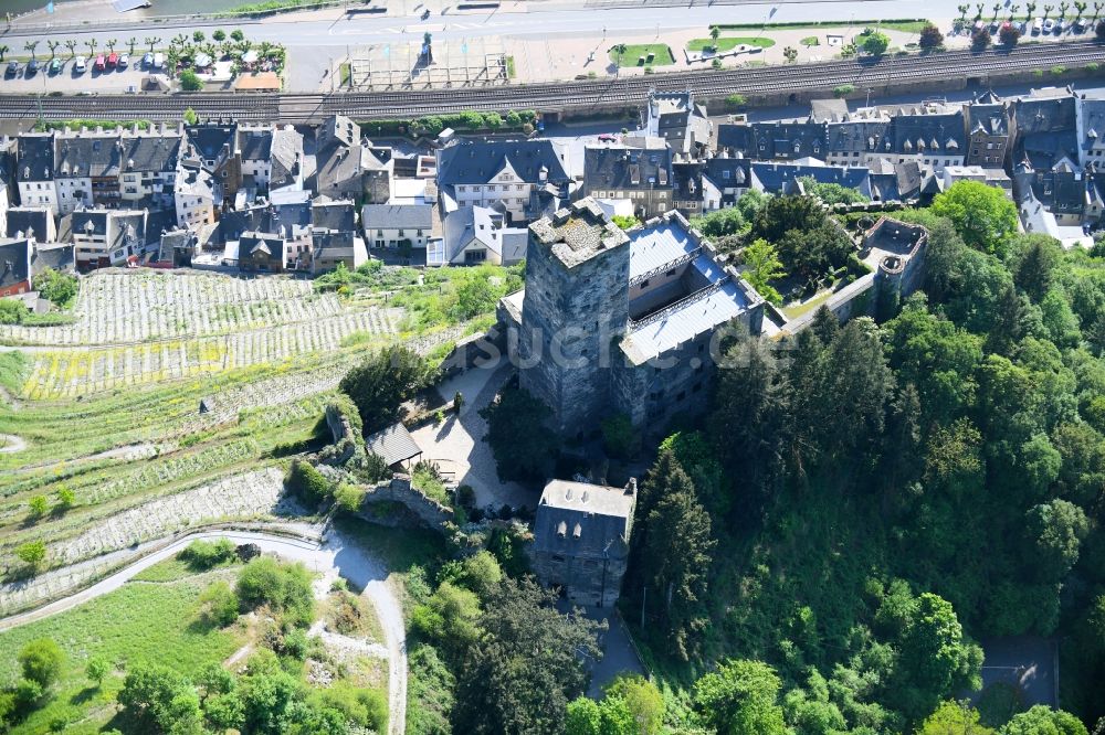 Kaub aus der Vogelperspektive: Burg Burg Gutenfels am Schlossweg in Kaub im Bundesland Rheinland-Pfalz, Deutschland