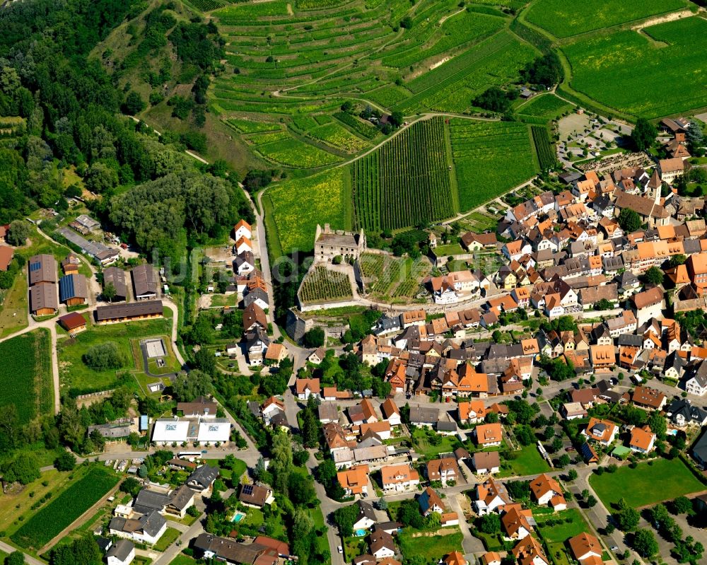 Luftaufnahme Vogtsburg im Kaiserstuhl - Burg Burkheim in Vogtsburg im Kaiserstuhl im Bundesland Baden-Württemberg