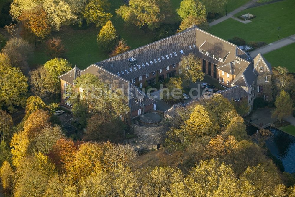 Dinslaken aus der Vogelperspektive: Burg Dinslaken im Ruhrgebiet in Nordrhein-Westfalen