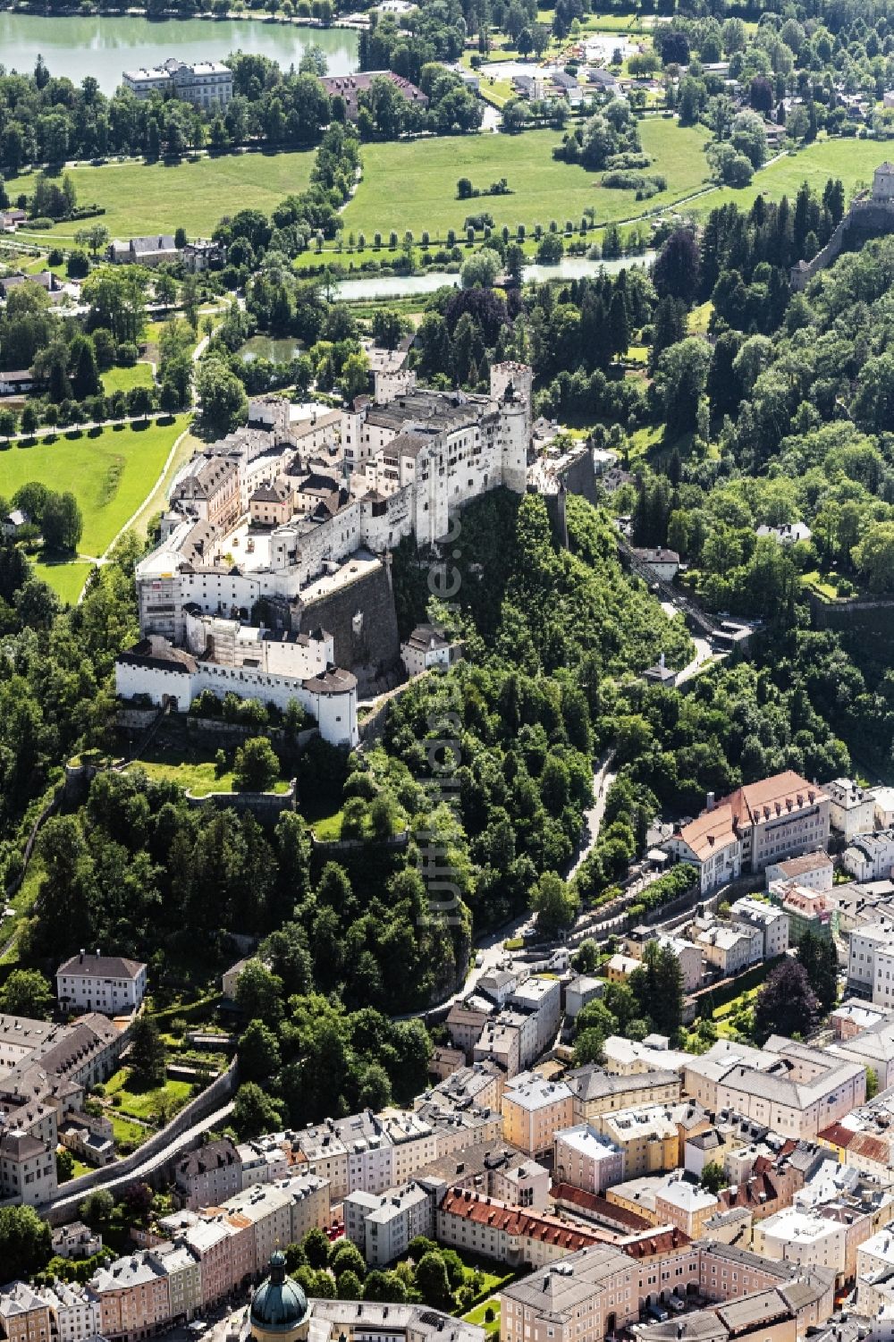 Salzburg von oben - Burg Festung Hohensalzburg in Salzburg in Österreich