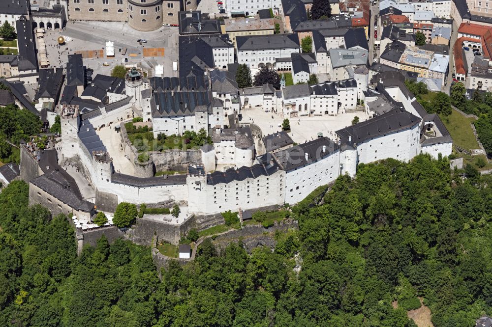 Luftaufnahme Salzburg - Burg Festung Hohensalzburg in Salzburg in Österreich