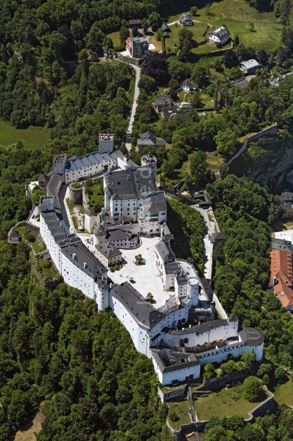 Salzburg aus der Vogelperspektive: Burg Festung Hohensalzburg in Salzburg in Österreich