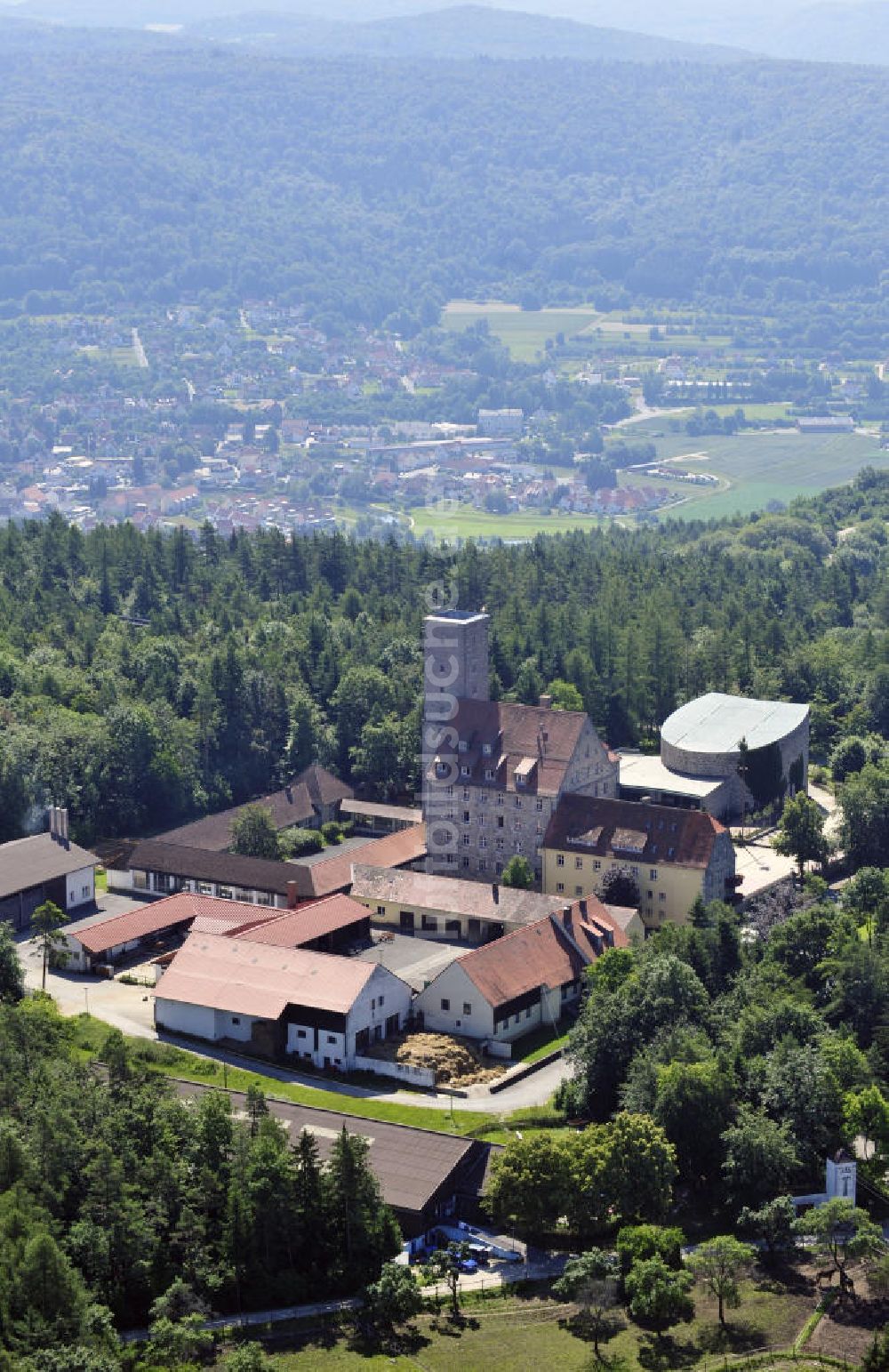 Ebermannstadt von oben - Burg Feuerstein bei Ebermannstadt, Bayern