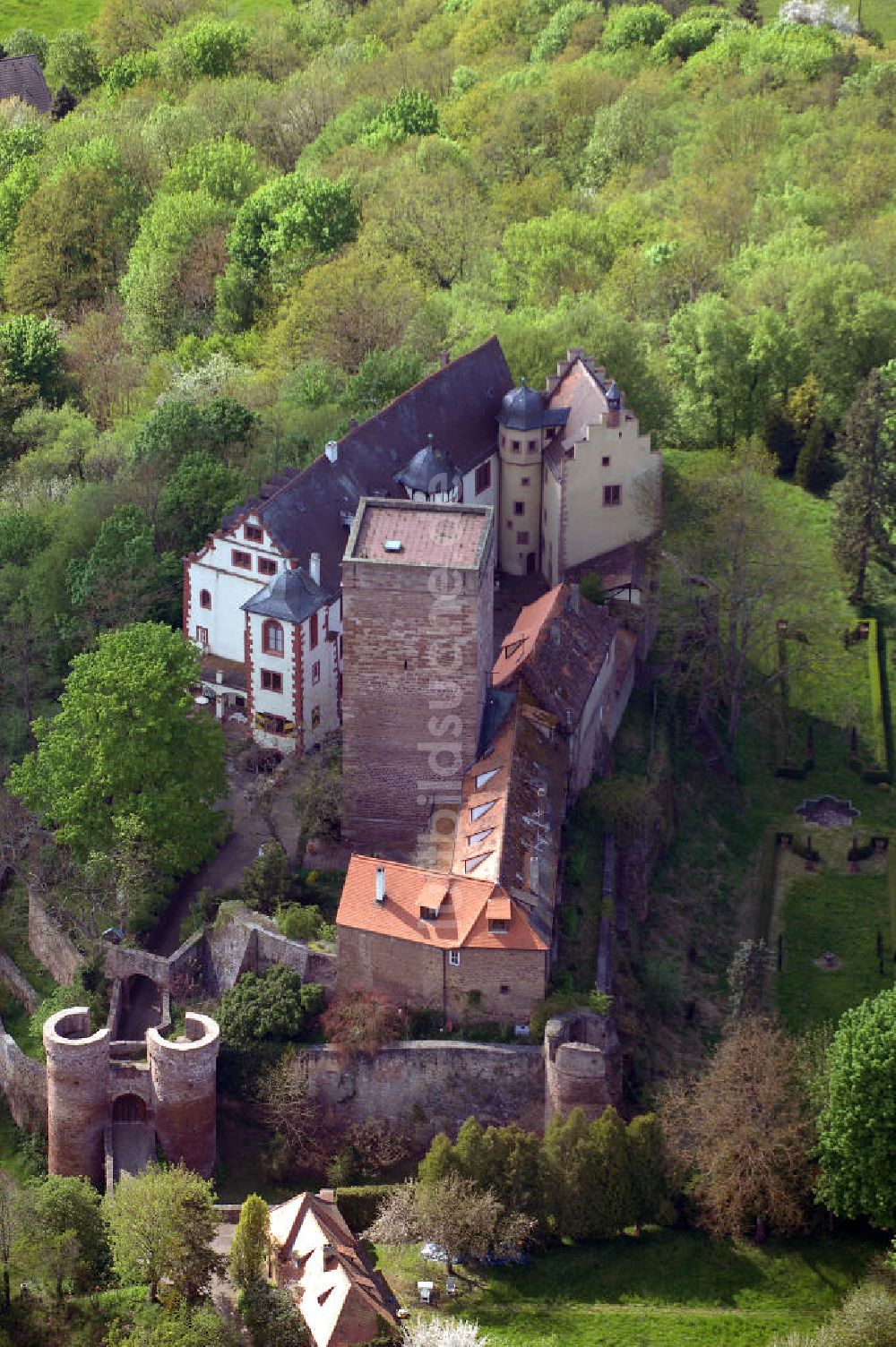 Luftaufnahme GAMBURG - Burg Gamburg im Main-Tauber-Kreis in Baden-Würtemberg