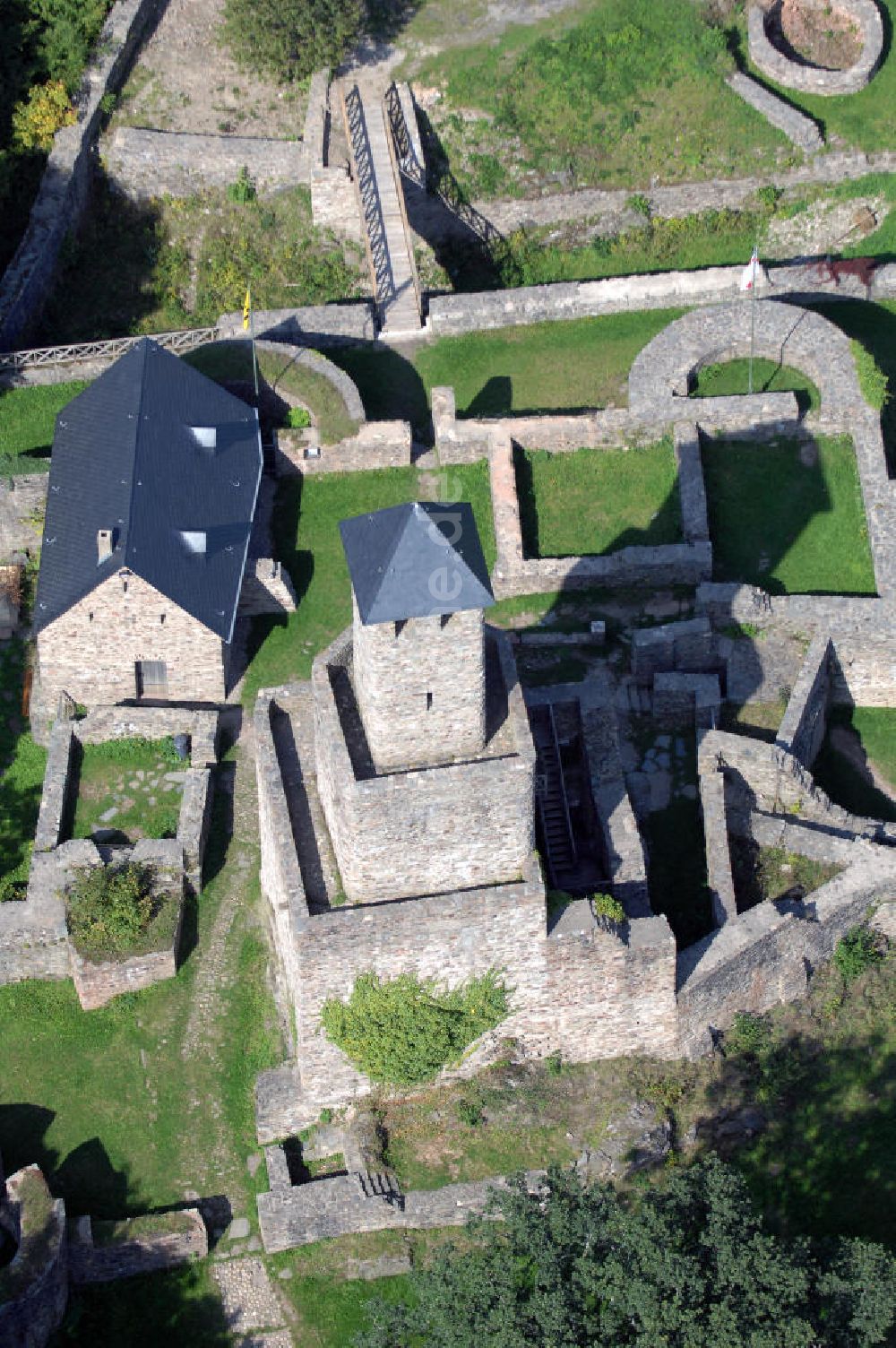 Luftaufnahme GRIMBURG - Burg Grimburg bei der Ortsgemeinde Grimburg