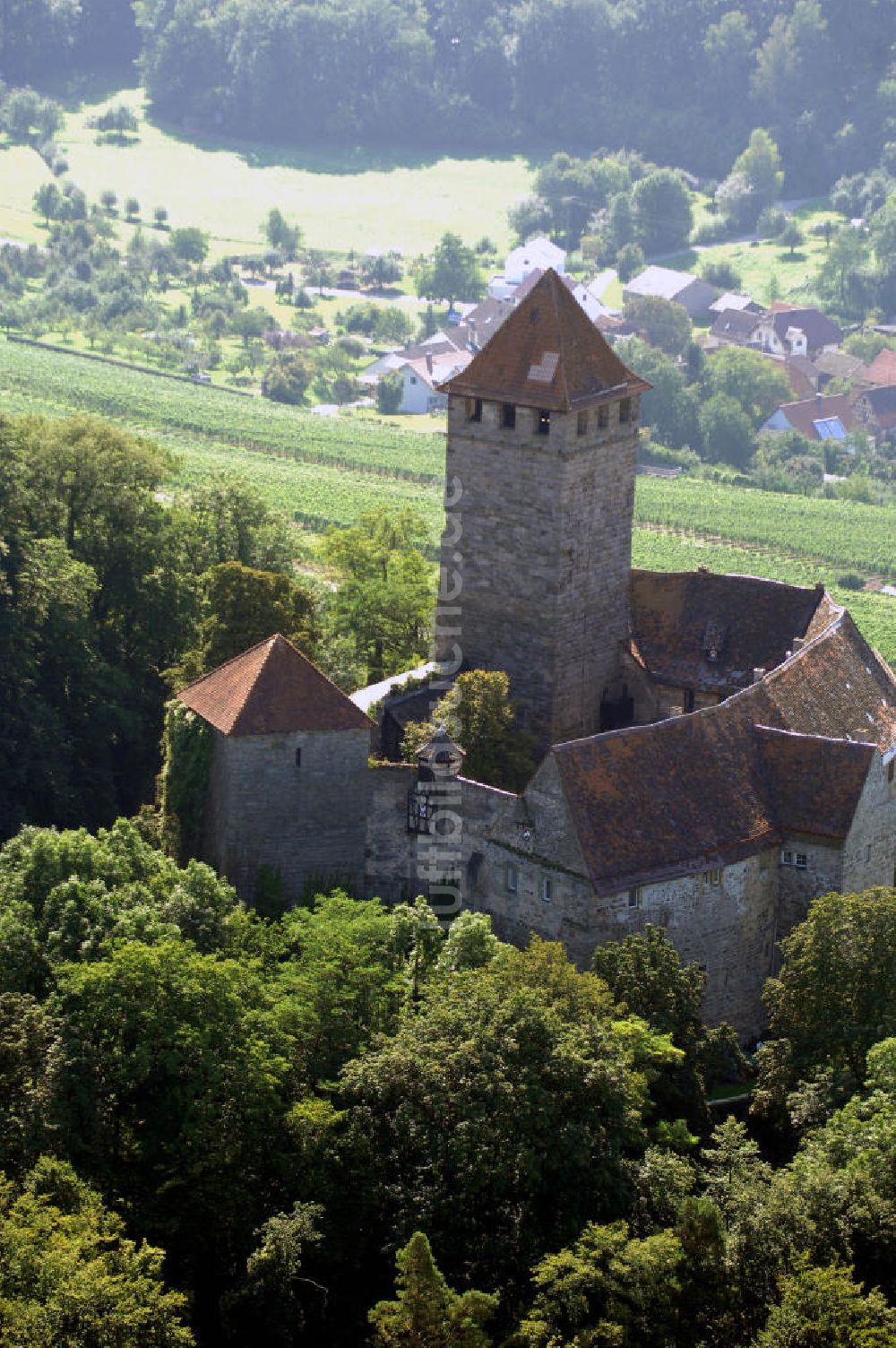 Oberstenfeld aus der Vogelperspektive: Burg Lichtenberg in Oberstenfeld