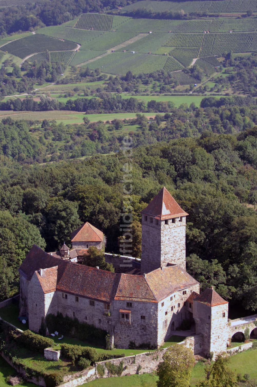 Oberstenfeld aus der Vogelperspektive: Burg Lichtenberg in Oberstenfeld