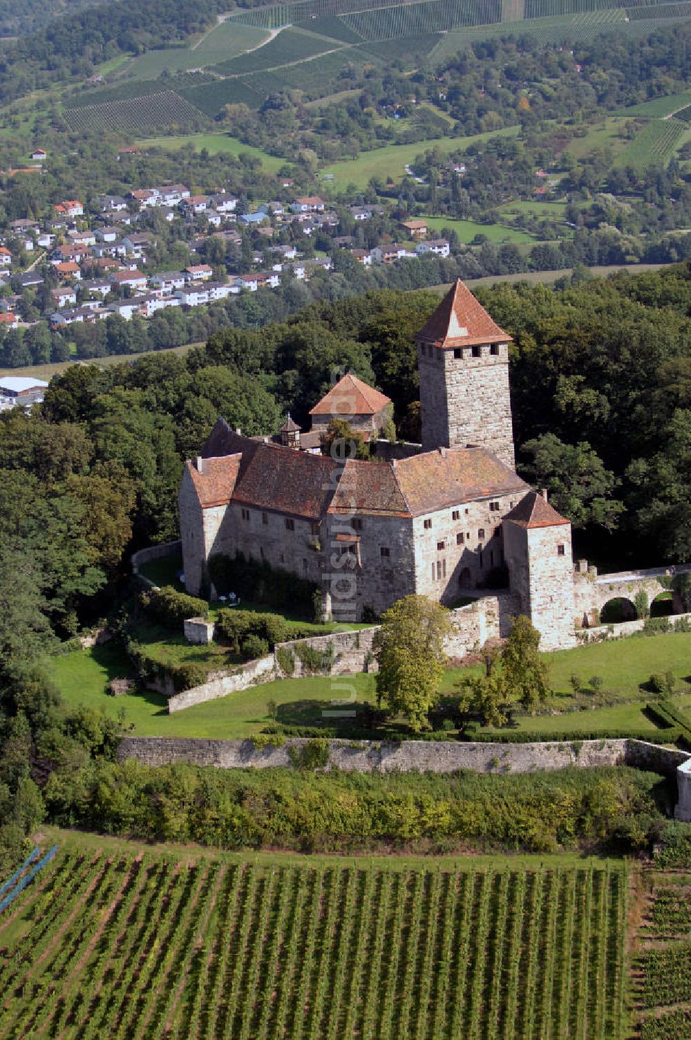 Oberstenfeld von oben - Burg Lichtenberg in Oberstenfeld