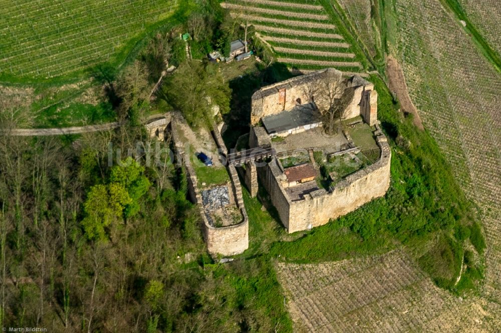 Kenzingen von oben - Burg Lichteneck in Hecklingen Ortsteil von Kenzingenim Bundesland Baden-Württemberg