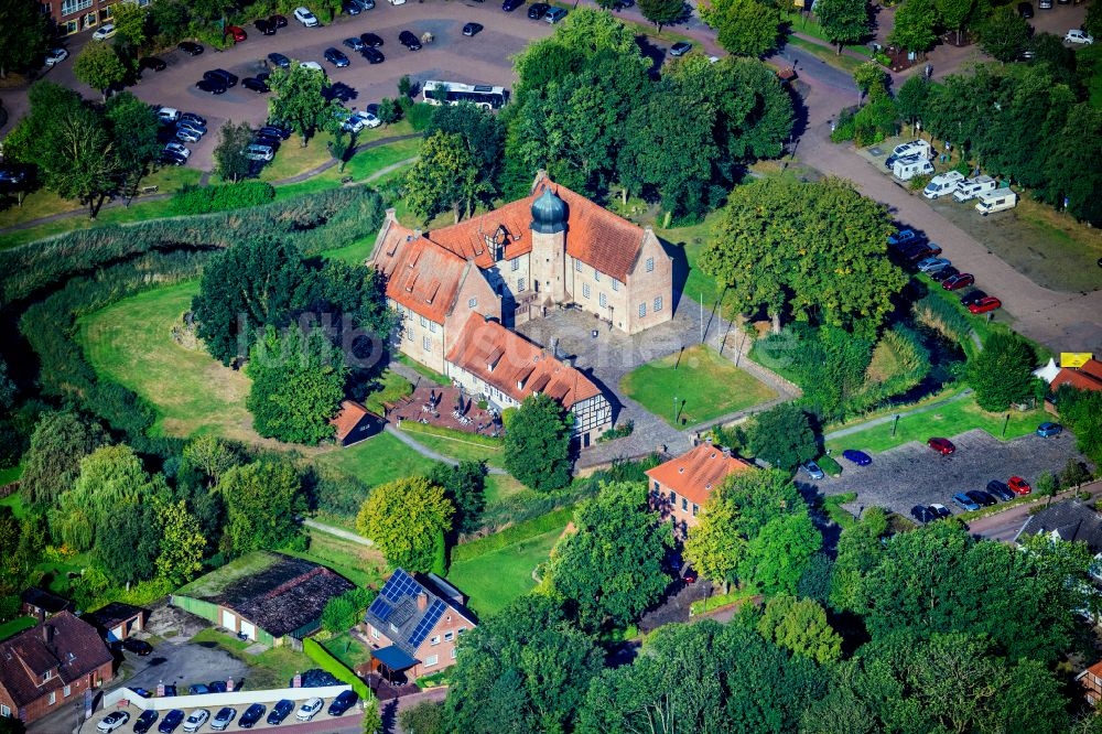 Geestland von oben - Burg Museum Burg Bad Bederkesa in Geestland im Bundesland Niedersachsen, Deutschland